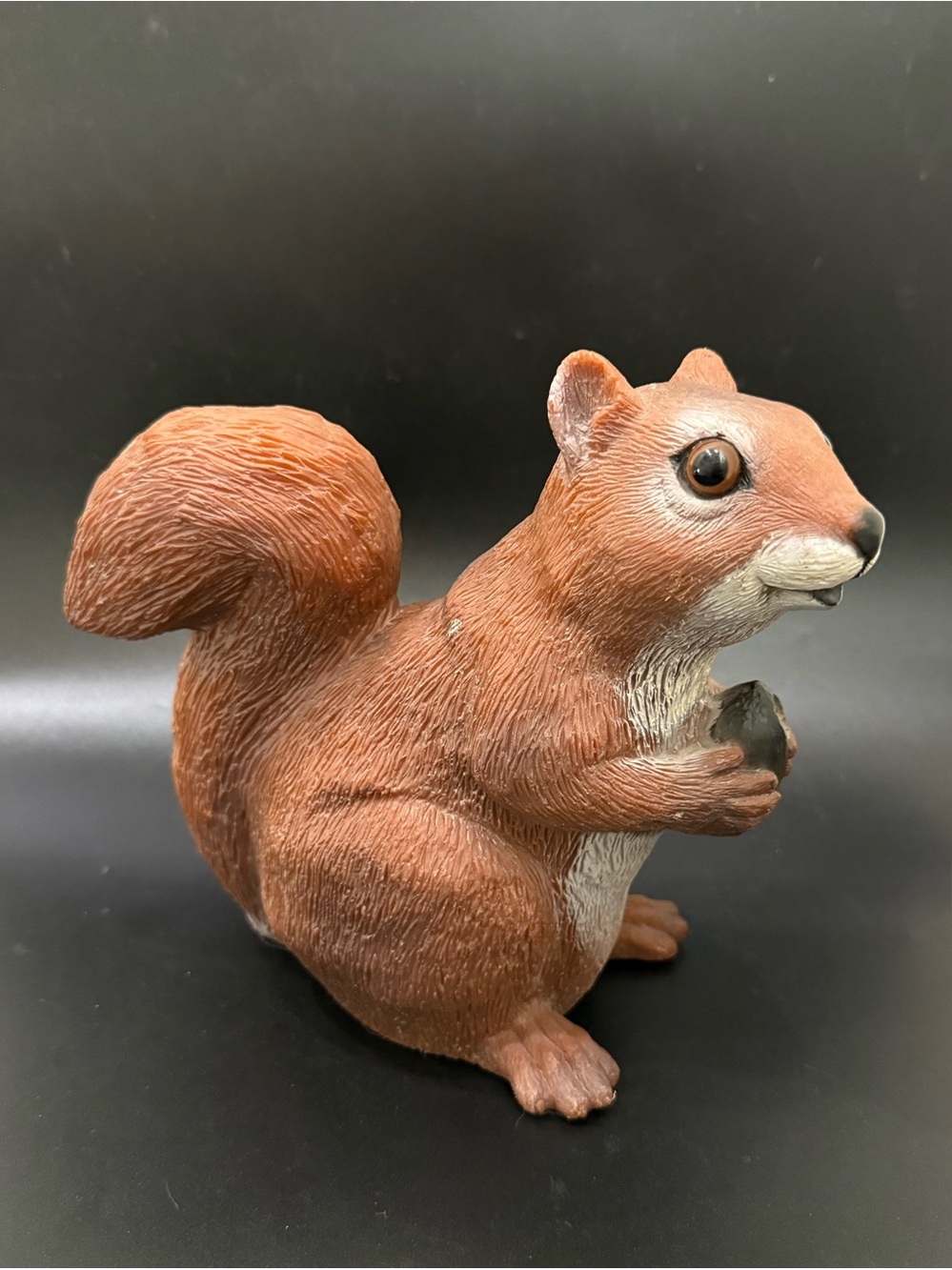 Sculptural Gardens SQUIRREL Polyresin 7.5” Squirrel Holding Acorn Garden Decor